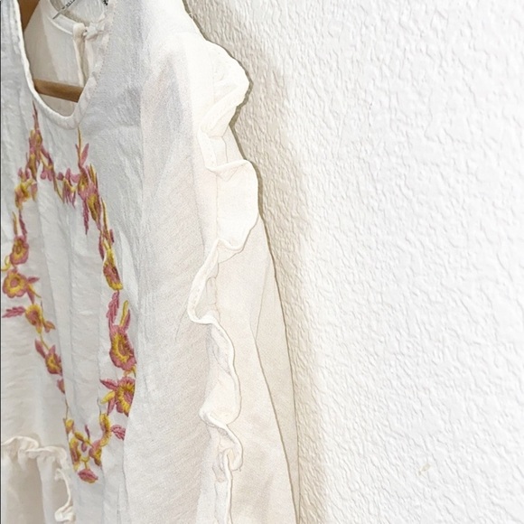 Entro White Cream Long Sleeve Floral Design Blouse - Picture 5 of 11